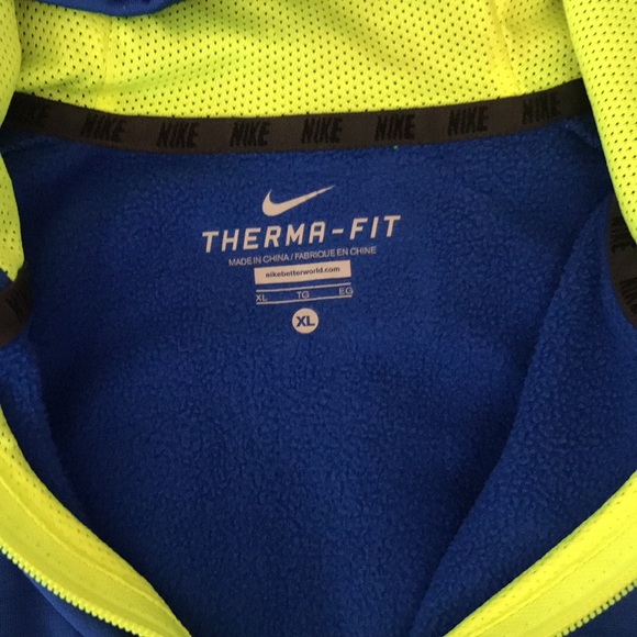 Nike therma fit zip up hoodie / sweater - Picture 3 of 4